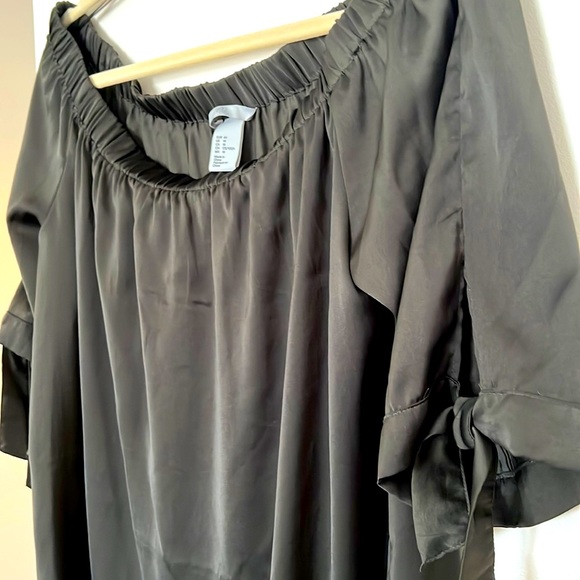 H&M - Off the Shoulder Blouse - Silk/Satin - Deep Dark Green - Picture 2 of 5